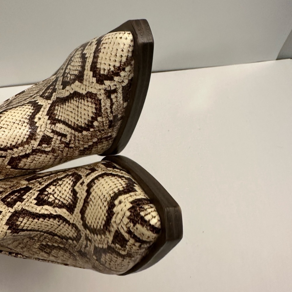 Vince Camuto Gradina Booties Snake Print Size 6.5 - Picture 5 of 15